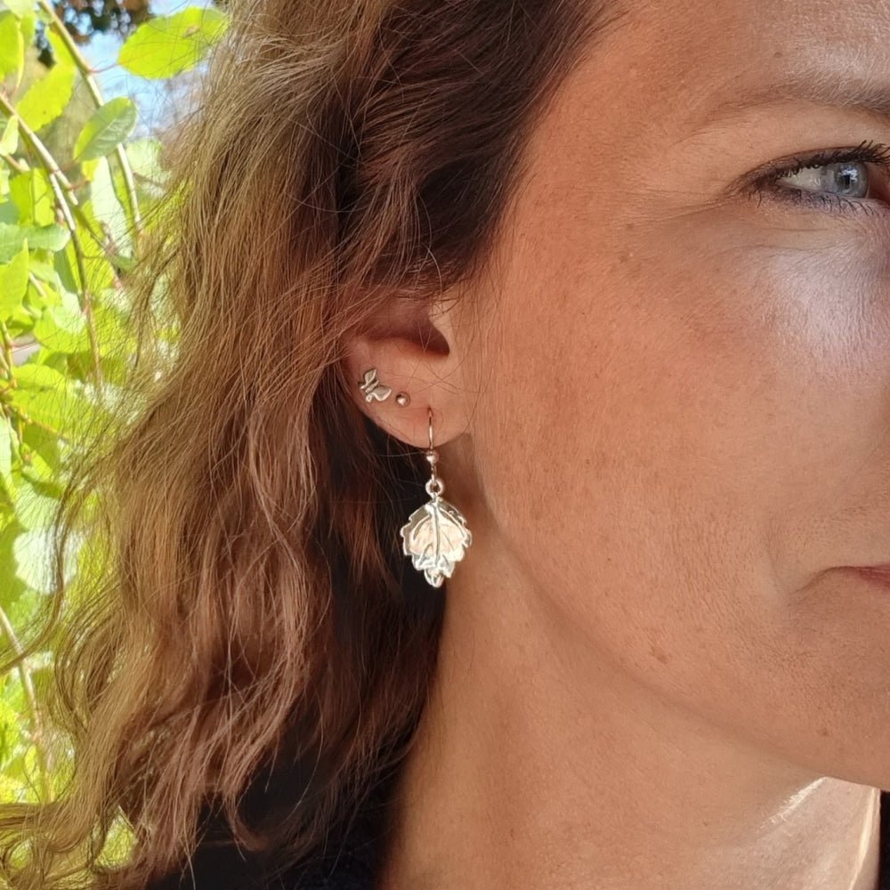 HUMLELÖV örhängen på krok - Guldviva Jewellery