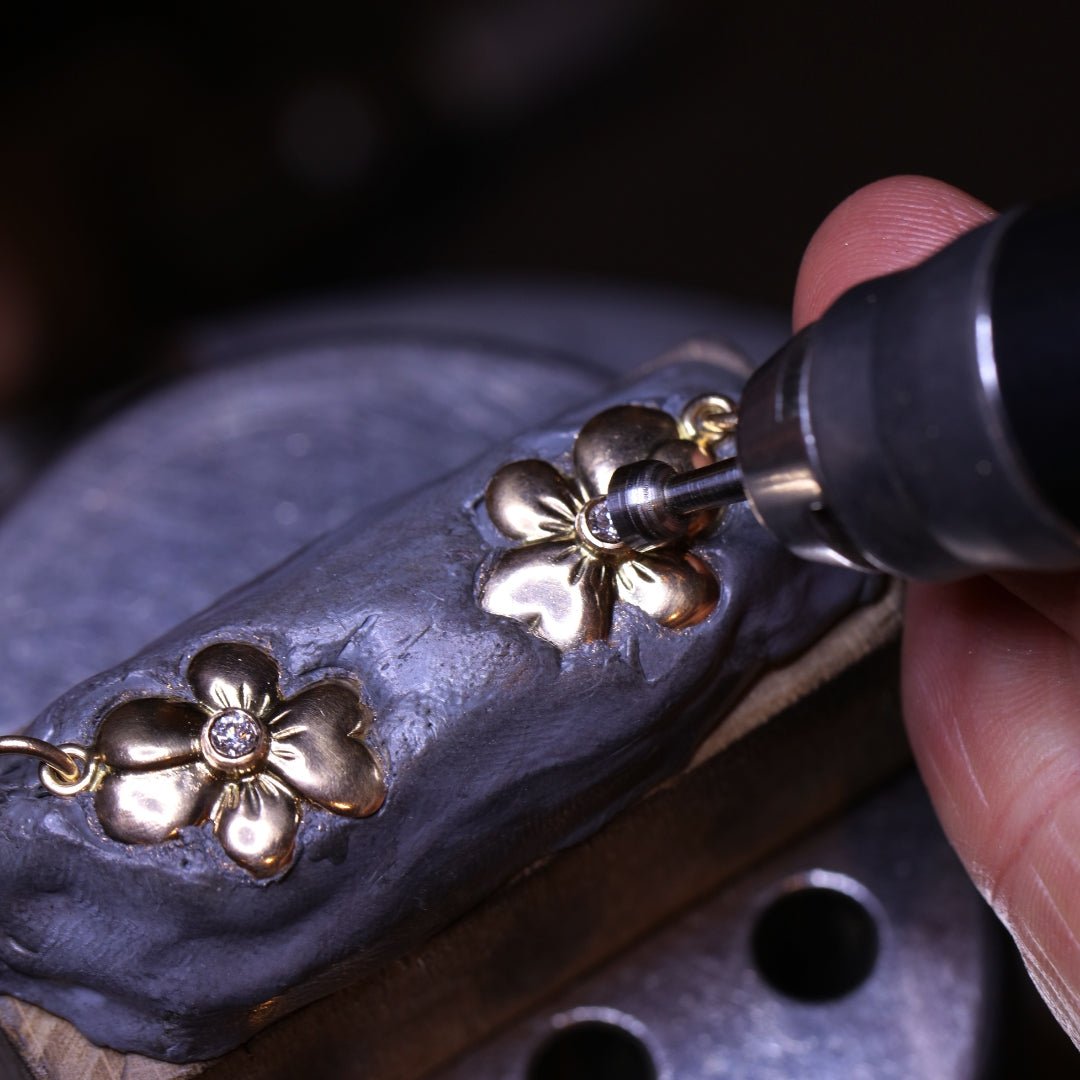 VIOL S 18K halsband med diamant - Guldviva Jewellery