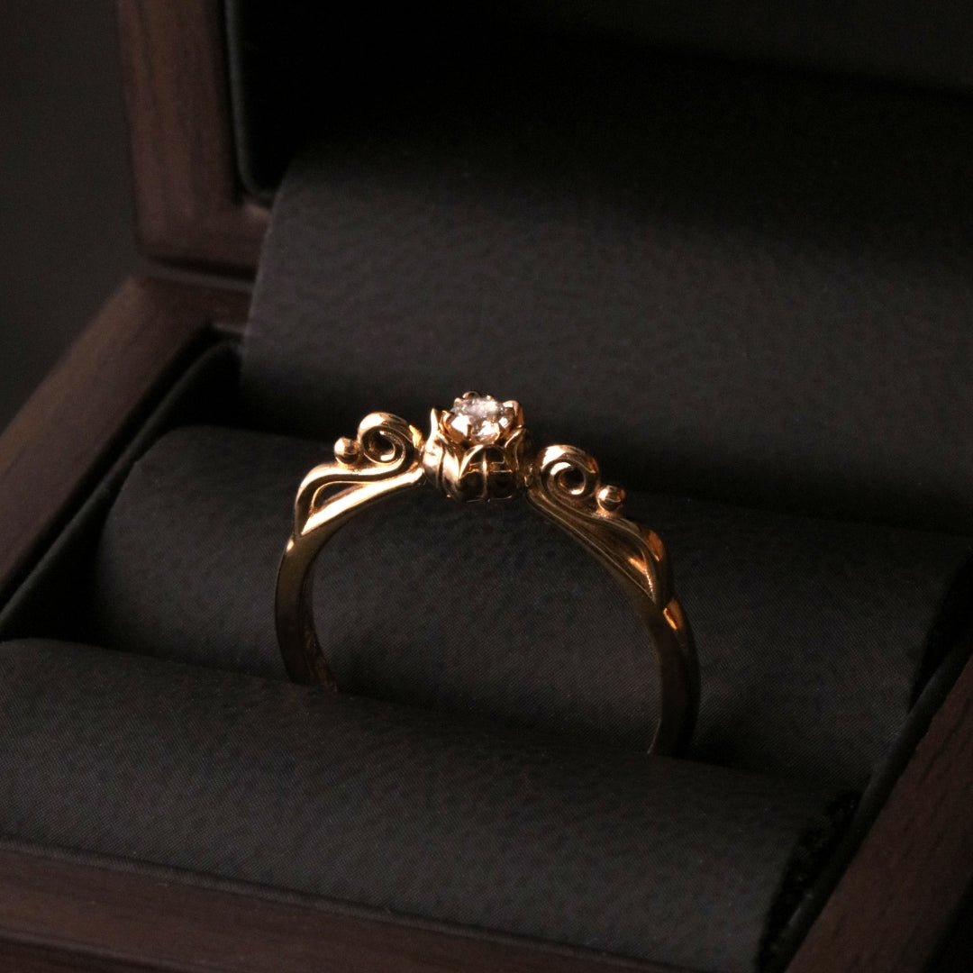 LILY OF LOVE 18K ring - Guldviva Jewellery