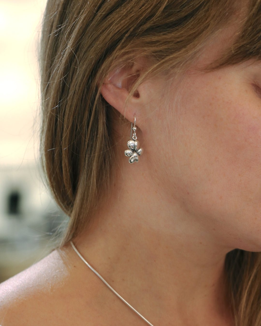 VIOL örhängen på krok - Guldviva Jewellery