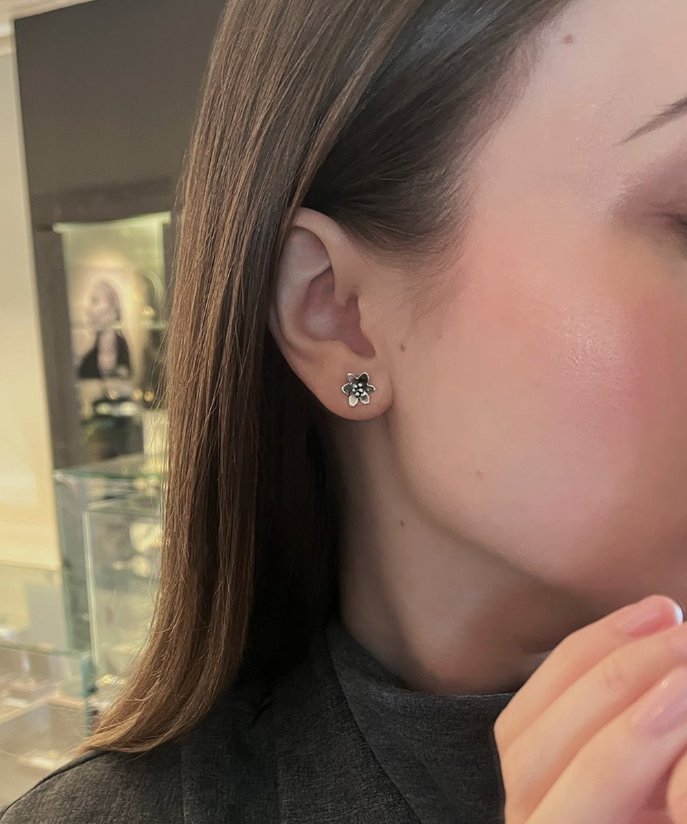 BLÅSIPPA örhängen på stift - Guldviva Jewellery