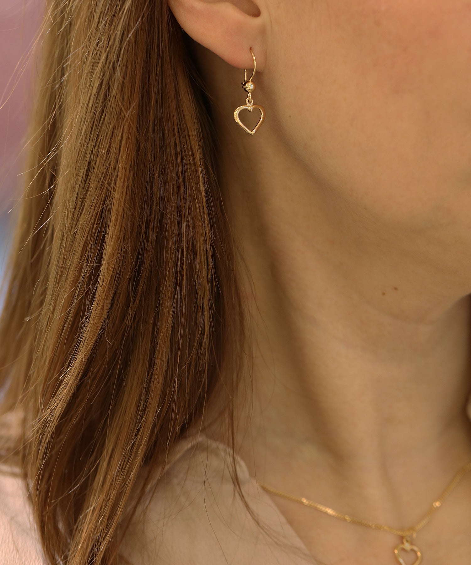 HJÄRTLIG 18K örhängen på krok - Guldviva Jewellery