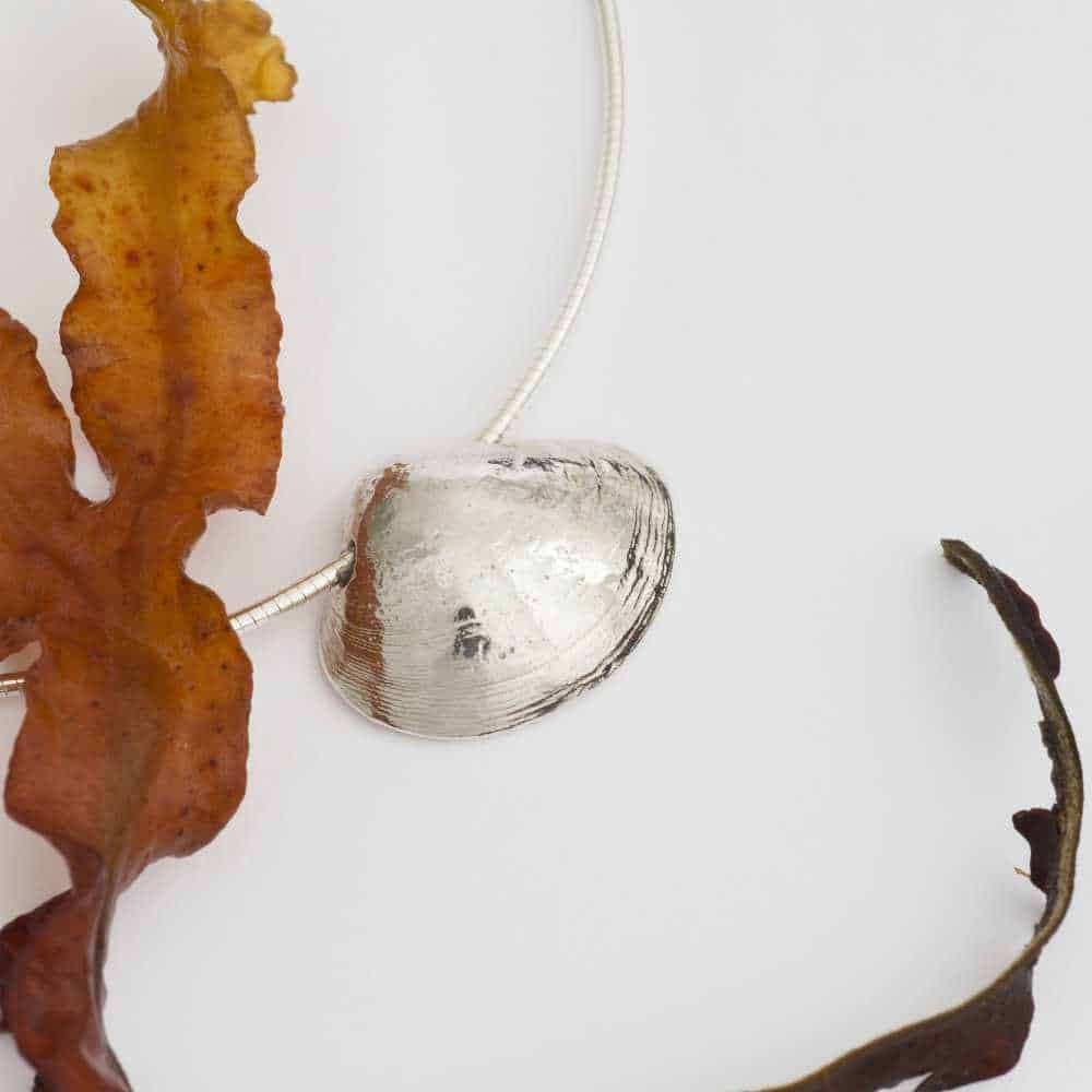 SANDMUSSLA L halsband - Guldviva Jewellery