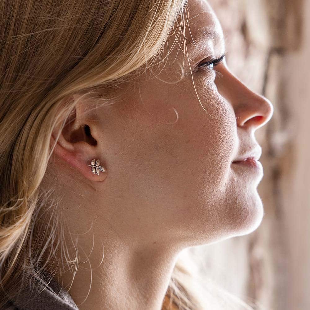 EVA blad örhänge stift - Guldviva Jewellery